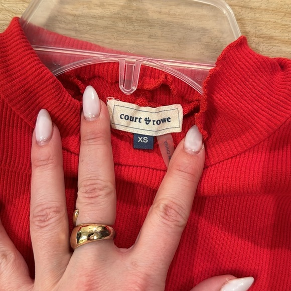 Red top - Picture 2 of 4